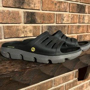 Cole Haan zero grand all day slides